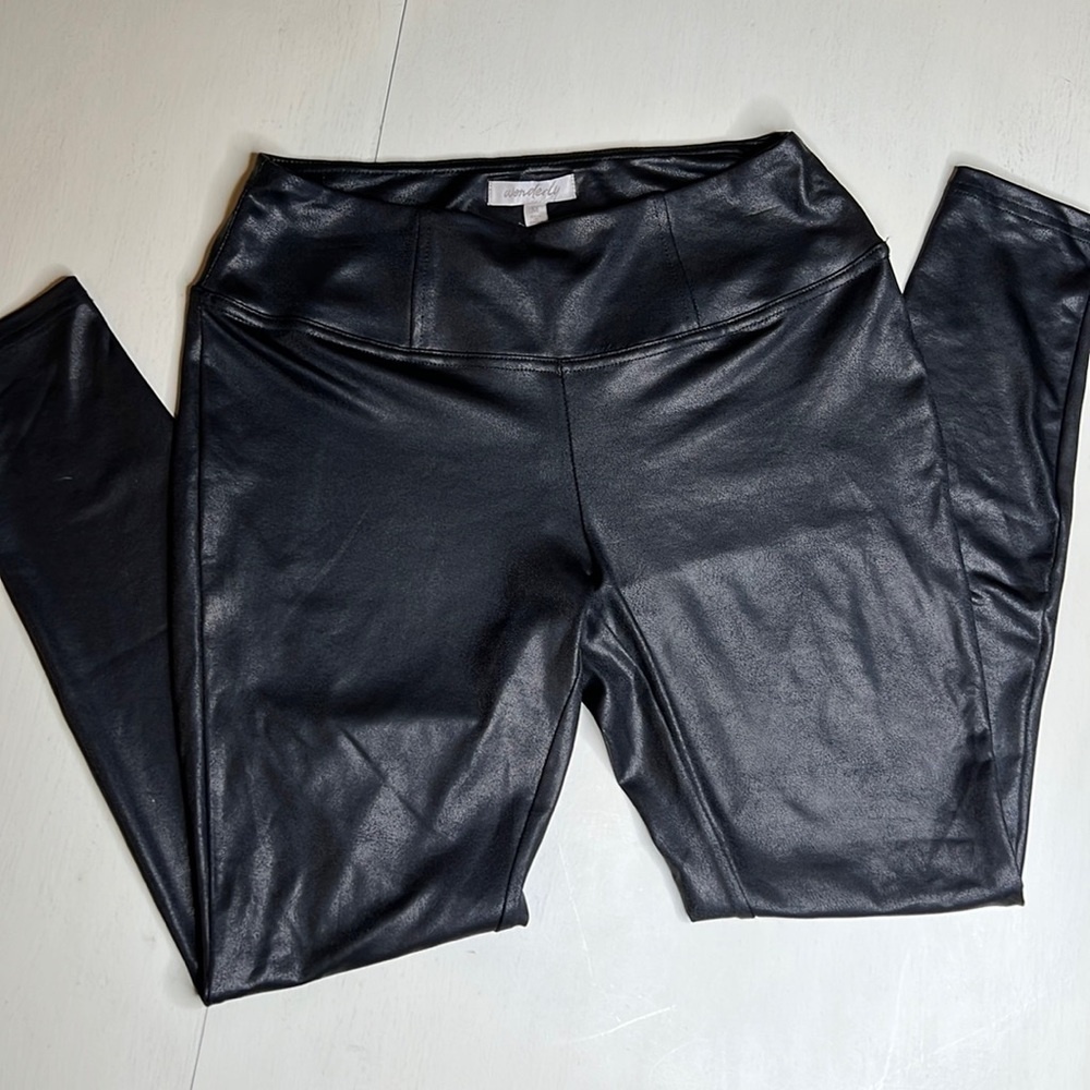 NWT - Wonderly Black Leggings - Size Medium